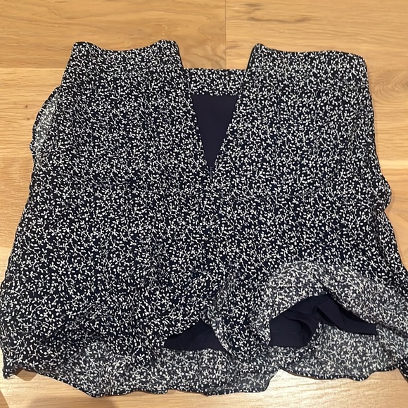 White and Navy Mini- Skirt - Picture 3 of 3